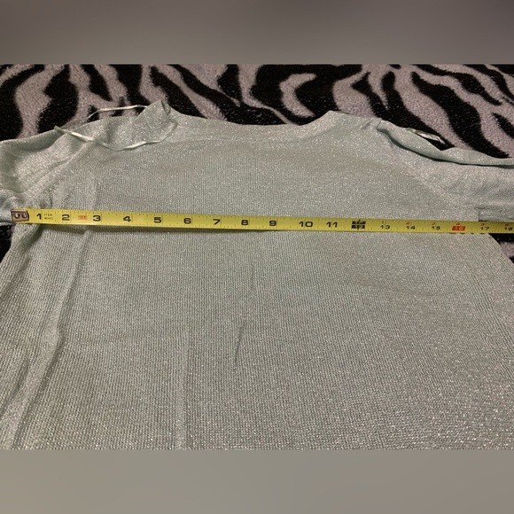 Joseph A. Light Green Shimmery Sweater Size Medium - Picture 6 of 8